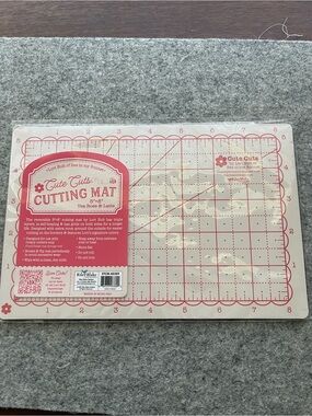 Lori Holt Cute Cuts 5” x 8” Reversible Self-Healing Cutting Mat – Tea Rose & Lat
